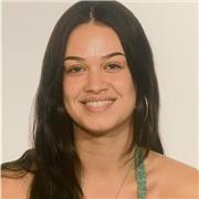 Profesora de todas las materias apta para niños pequeños